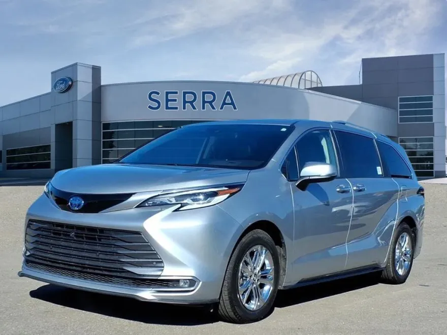 2022 Toyota Sienna Platinum photo 1