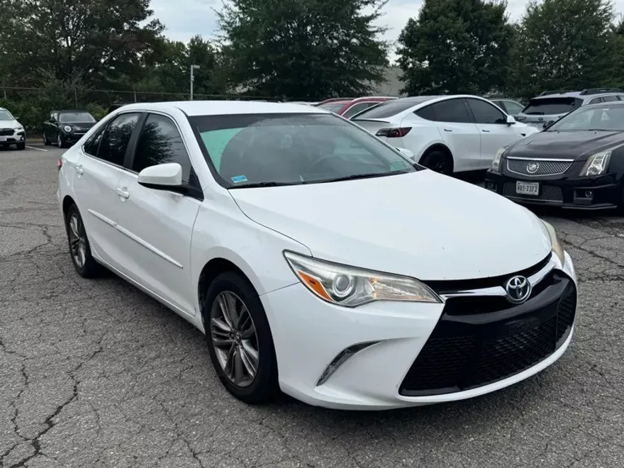 2016 Toyota Camry XLE photo 1