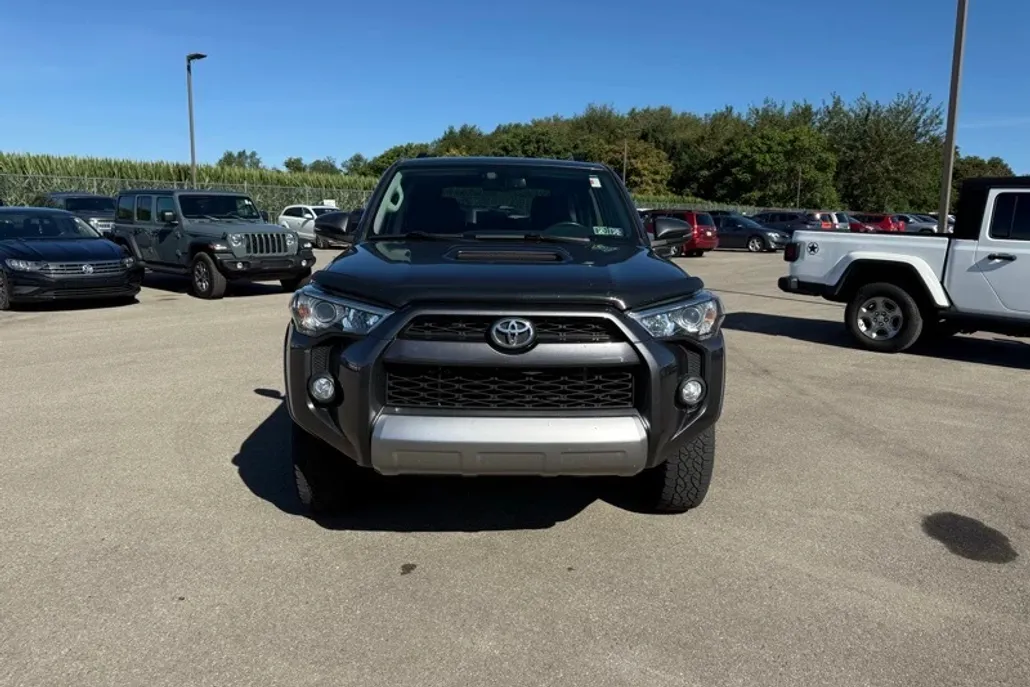 2019 Toyota 4Runner TRD Off-Road Premium photo 1