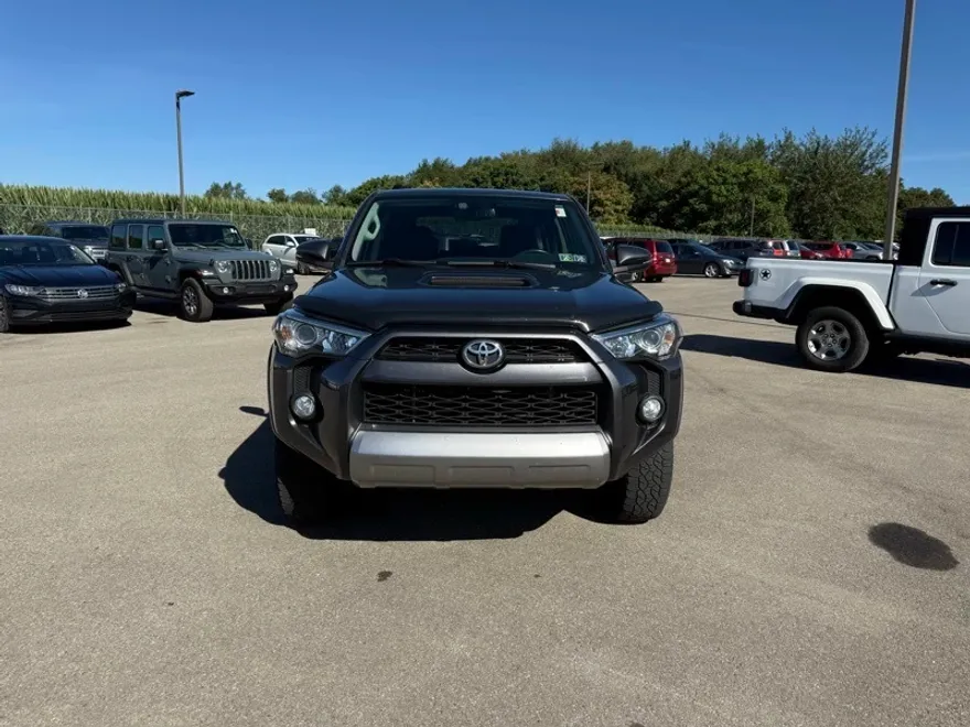 2019 Toyota 4Runner TRD Off-Road Premium photo 1