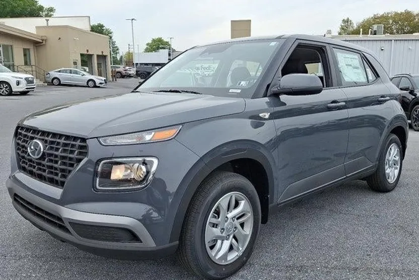 2025 Hyundai Venue SE photo 1