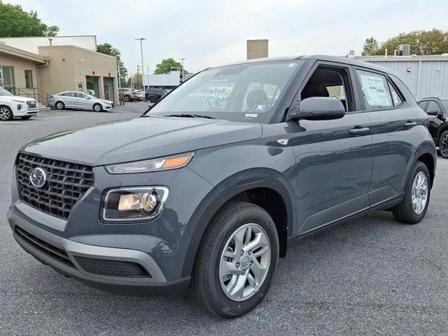 2025 Hyundai Venue SE photo 1