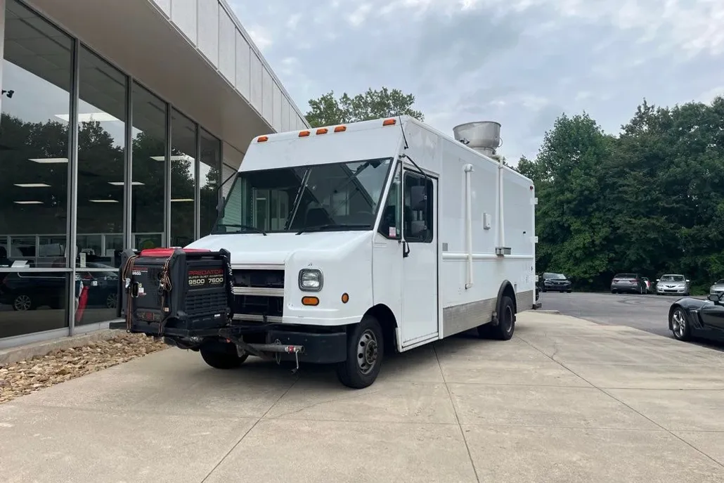 2006 Ford E-350 photo 1