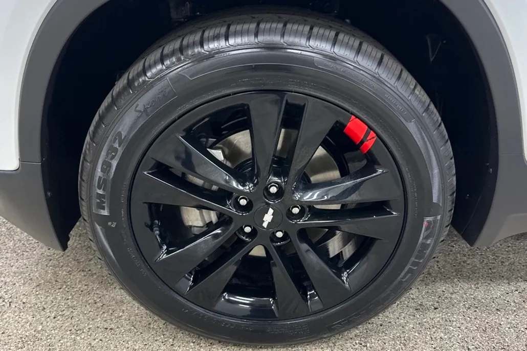 2022 Chevrolet Trax LT photo 1
