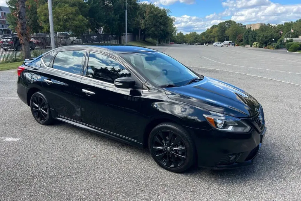 2018 Nissan Sentra SR photo 1