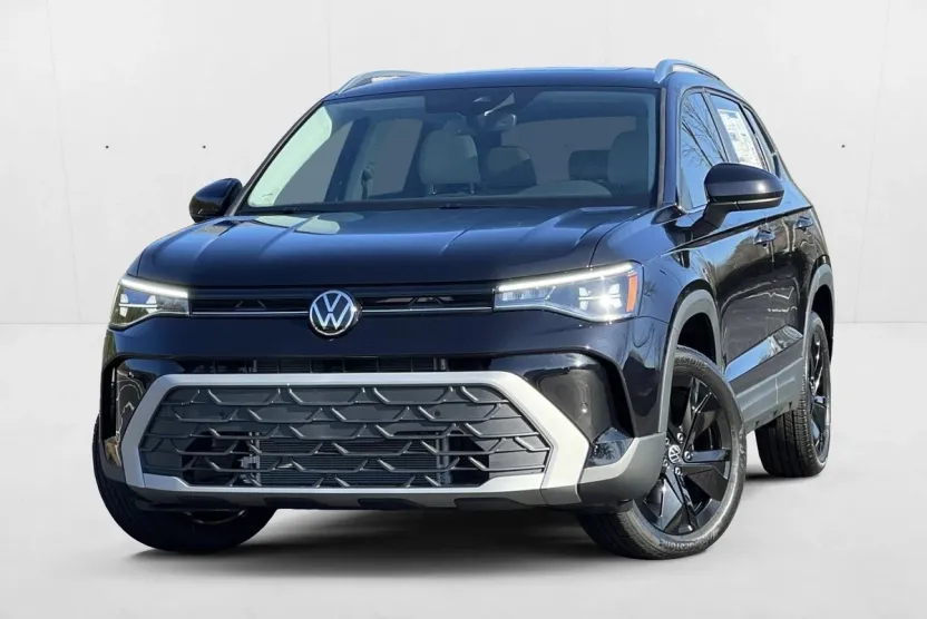 2025 Volkswagen Taos SE photo 1
