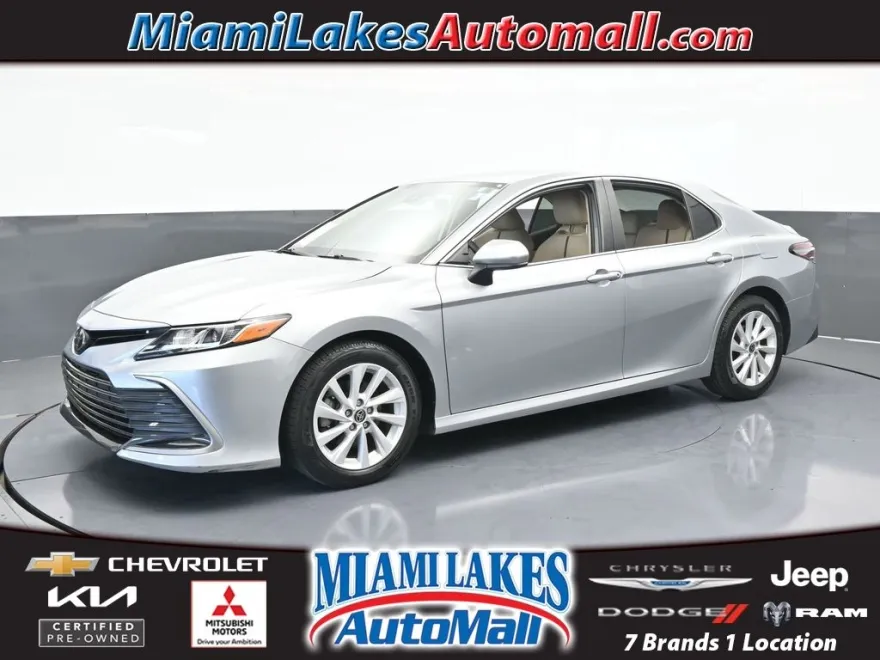 2022 Toyota Camry LE photo 1