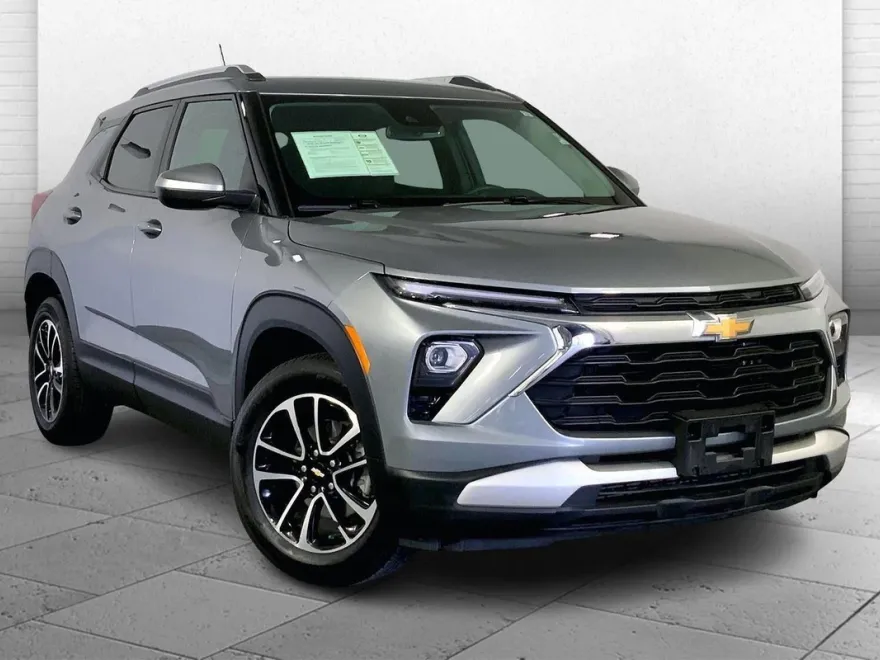 2024 Chevrolet Trailblazer LT photo 1
