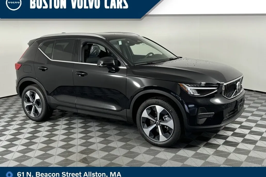 2025 Volvo XC40 Core photo 1