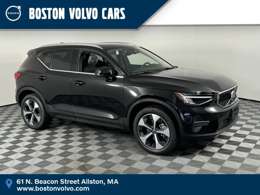 2025 Volvo XC40 Core photo 1