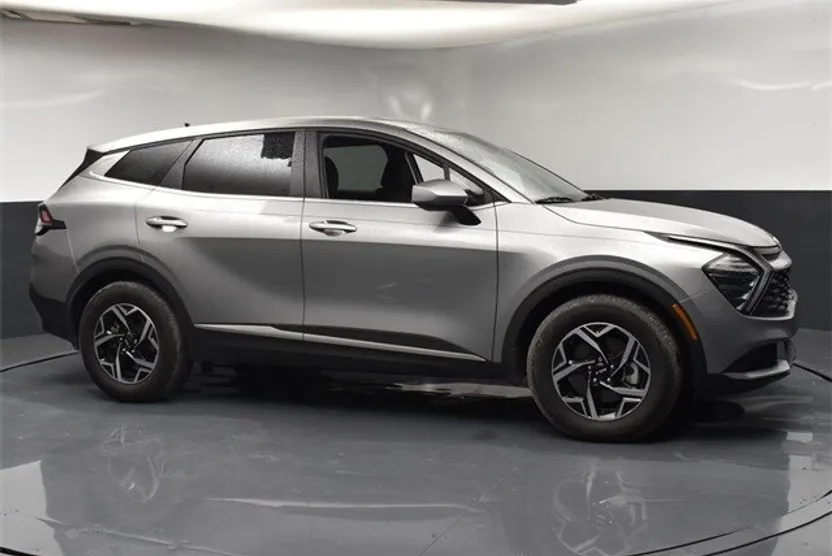 2025 Kia Sportage LX photo 1