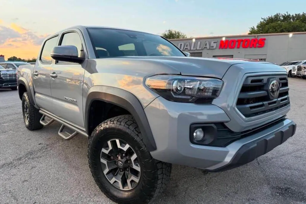 2019 Toyota Tacoma TRD Off-Road photo 1