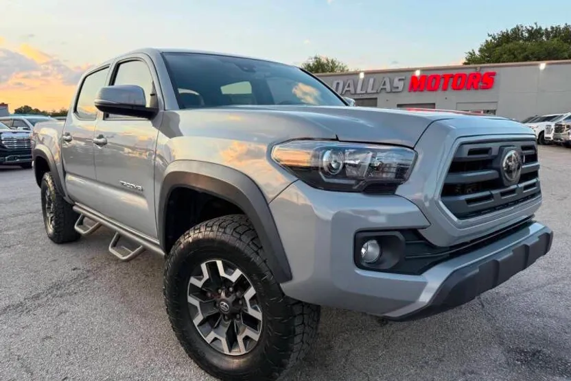 2019 Toyota Tacoma TRD Off-Road photo 1