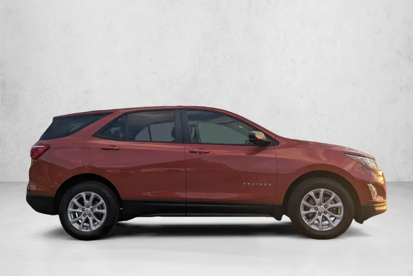 2020 Chevrolet Equinox LS photo 1