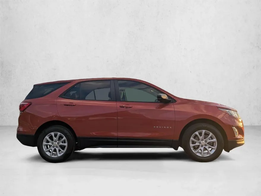 2020 Chevrolet Equinox LS photo 1
