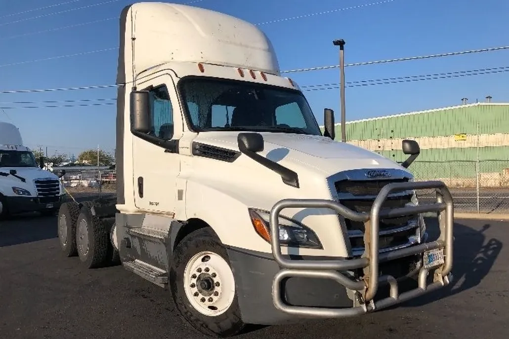 2020 Freightliner Cascadia 126" Day cab photo 1
