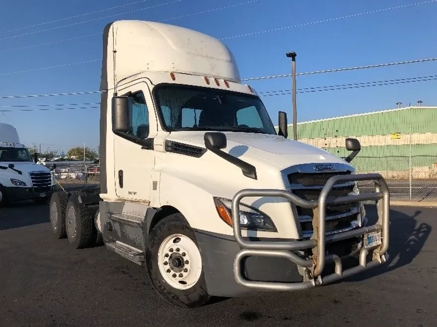 2020 Freightliner Cascadia 126" Day cab photo 1