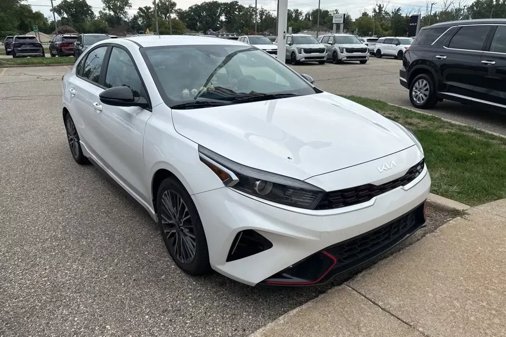 2023 Kia Forte GT-Line photo 1