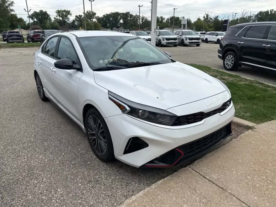 2023 Kia Forte GT-Line photo 1