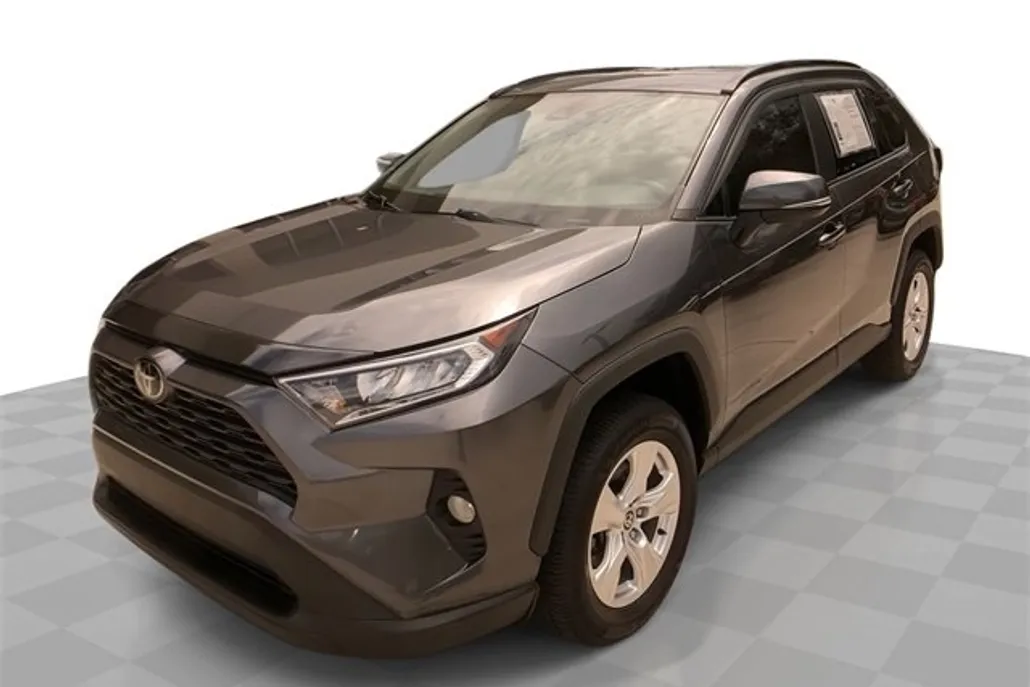2021 Toyota RAV4 XLE photo 1