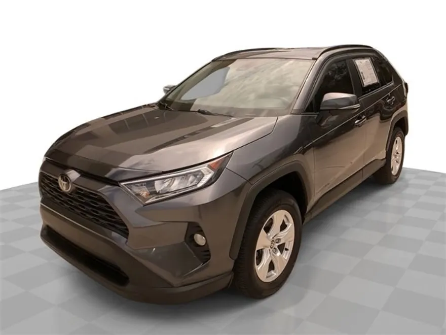 2021 Toyota RAV4 XLE photo 1
