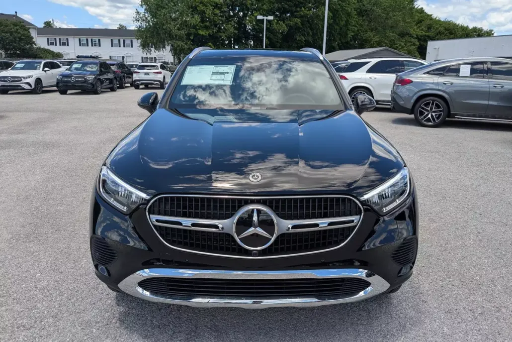 2025 Mercedes Benz GLC 300 4MATIC photo 1