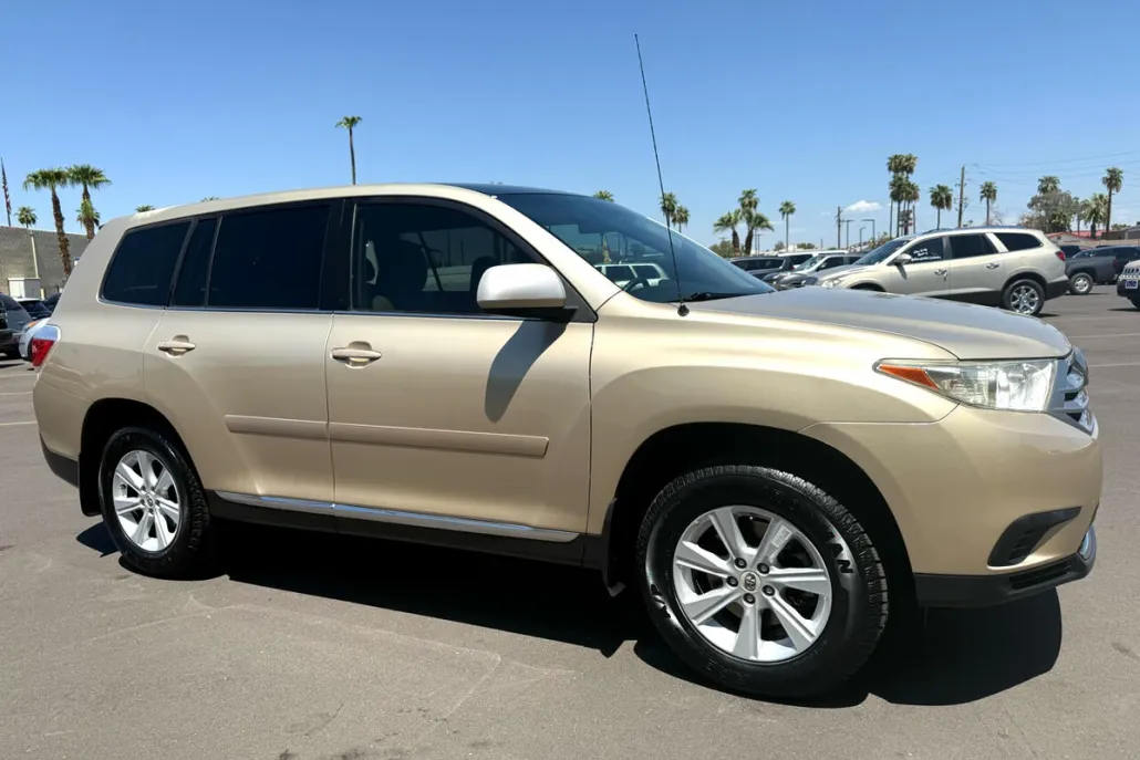 2012 Toyota Highlander Base photo 1