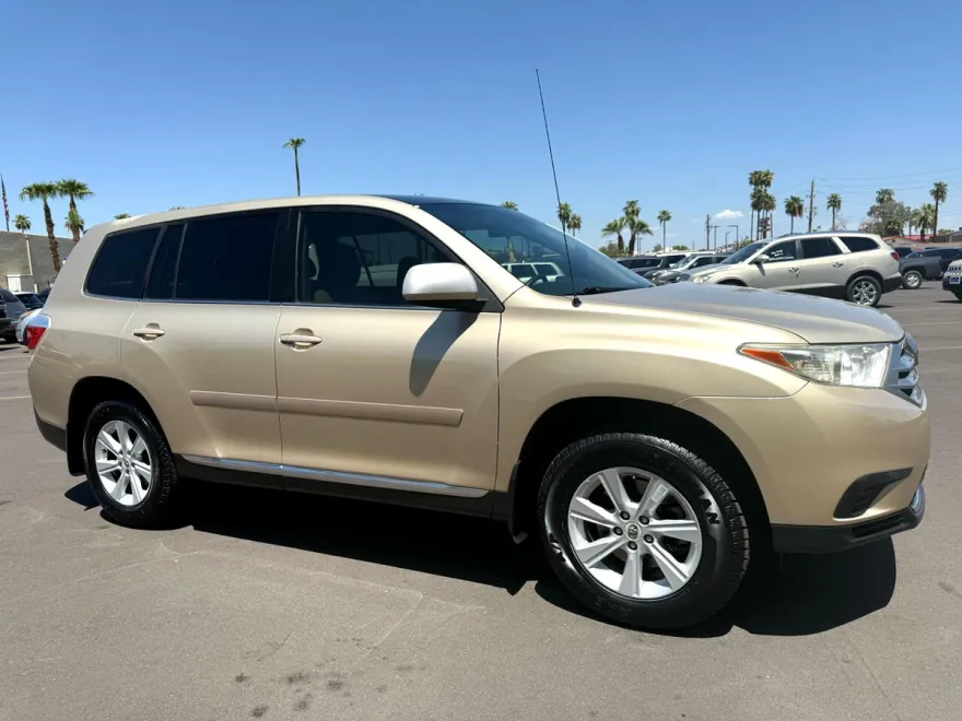 2012 Toyota Highlander Base photo 1