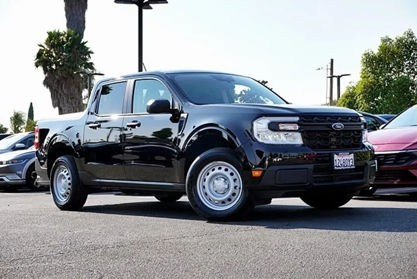 2024 Ford Maverick XL photo 1