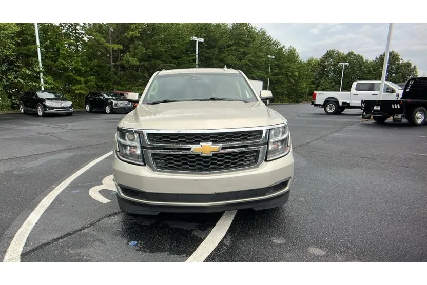 2015 Chevrolet Suburban LT photo 1