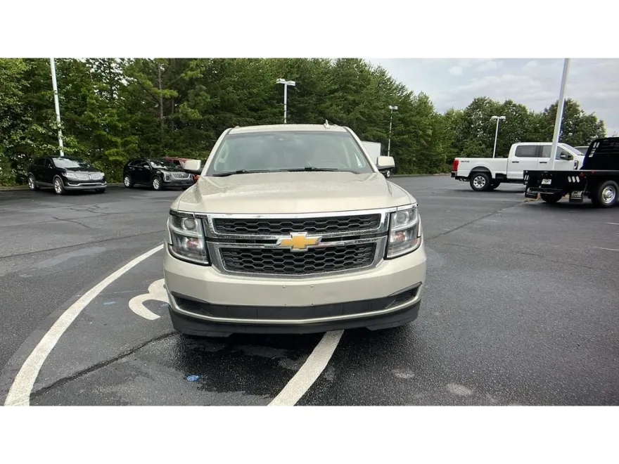 2015 Chevrolet Suburban LT photo 1