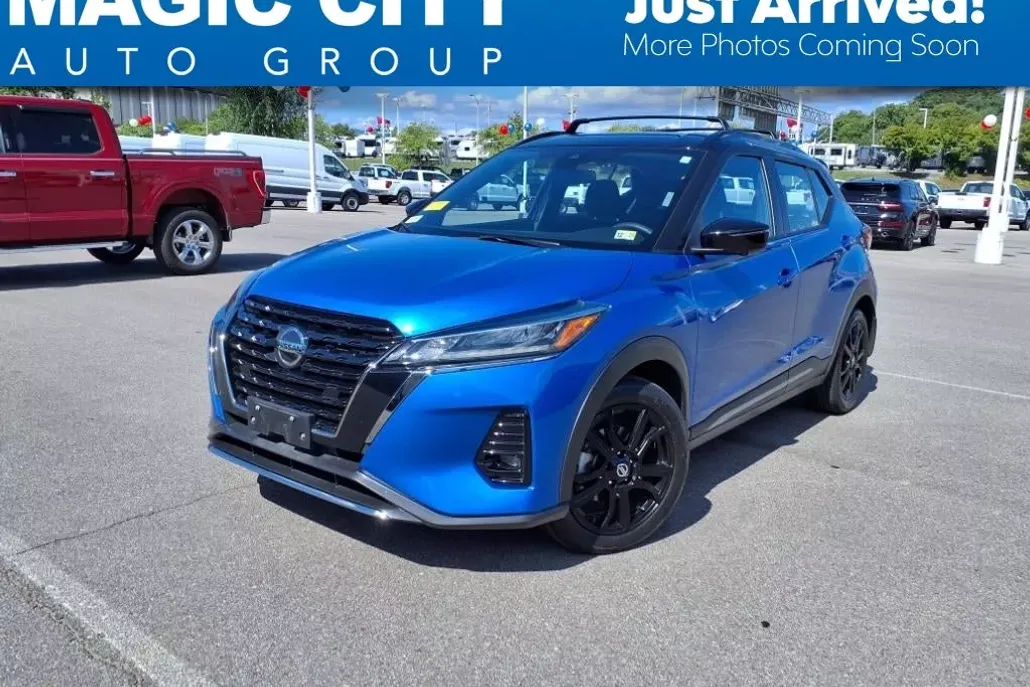 2021 Nissan Kicks SR photo 1