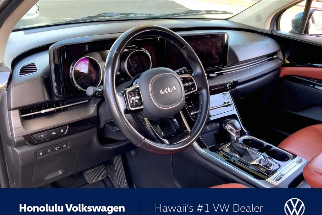 2022 Kia Carnival SX photo 1