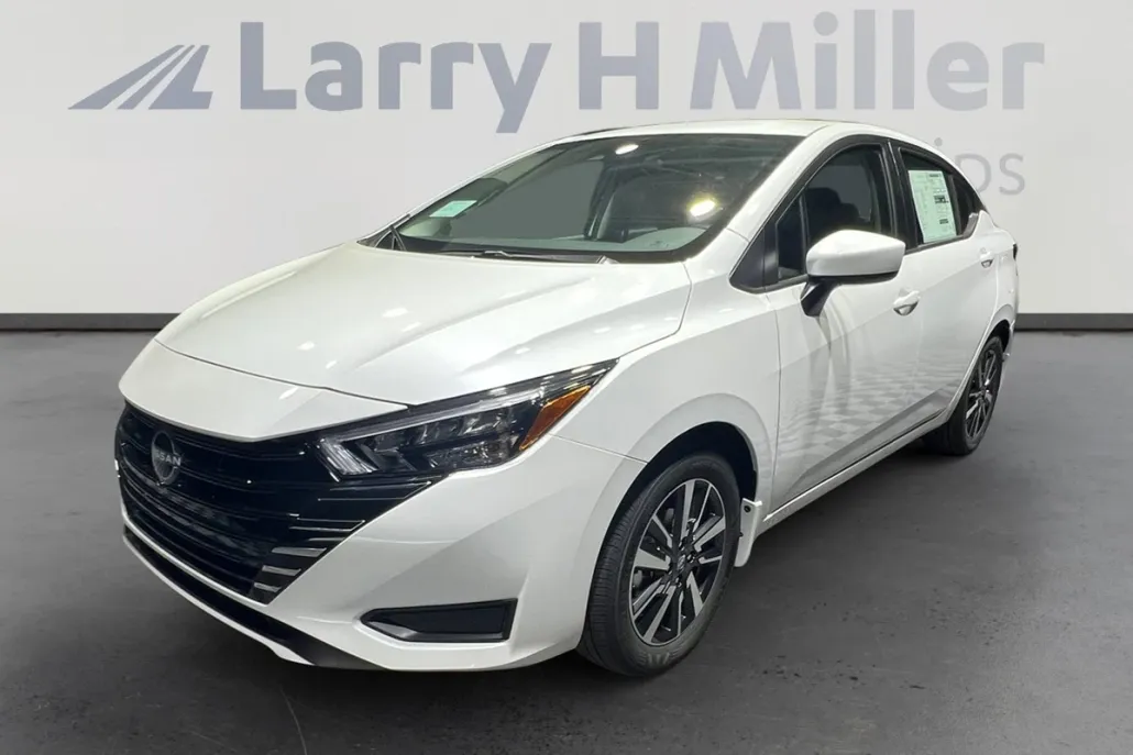 2025 Nissan Versa 1.6 SV photo 1