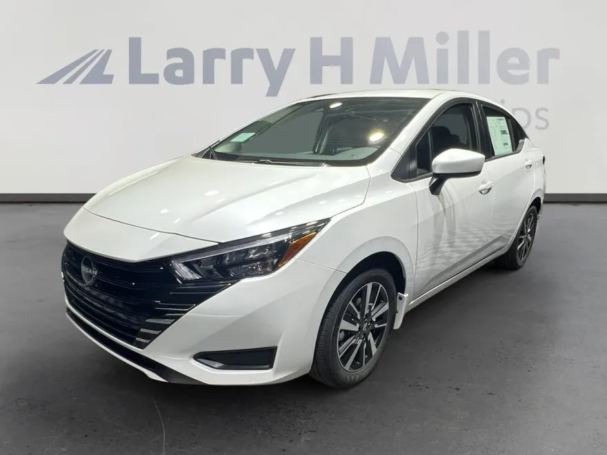 2025 Nissan Versa 1.6 SV photo 1