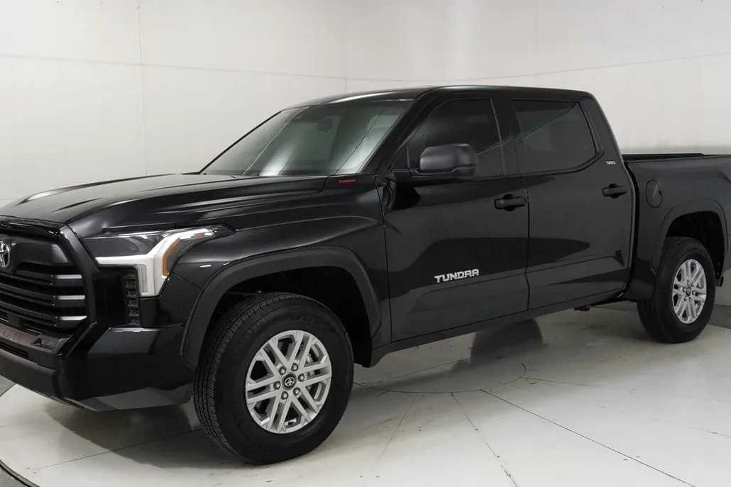 2025 Toyota Tundra SR5 photo 1