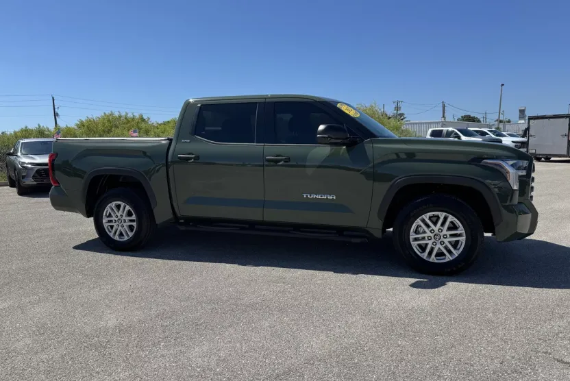 2022 Toyota Tundra SR5 CrewMax photo 1