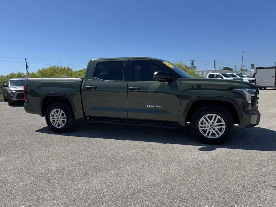 2022 Toyota Tundra SR5 CrewMax photo 1