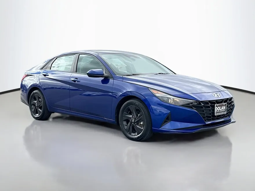 2023 Hyundai Elantra SEL photo 1