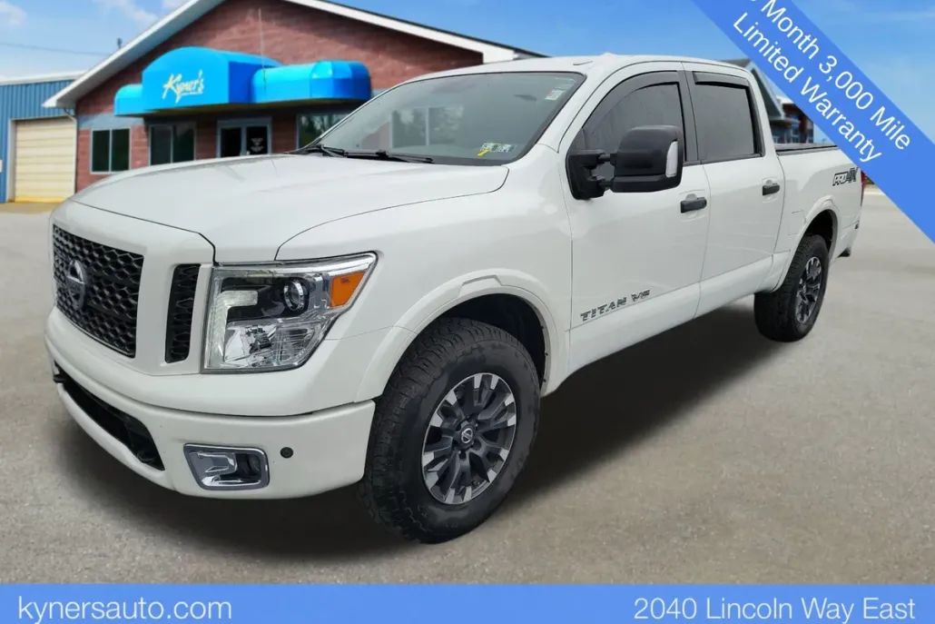 2019 Nissan Titan PRO-4X photo 1