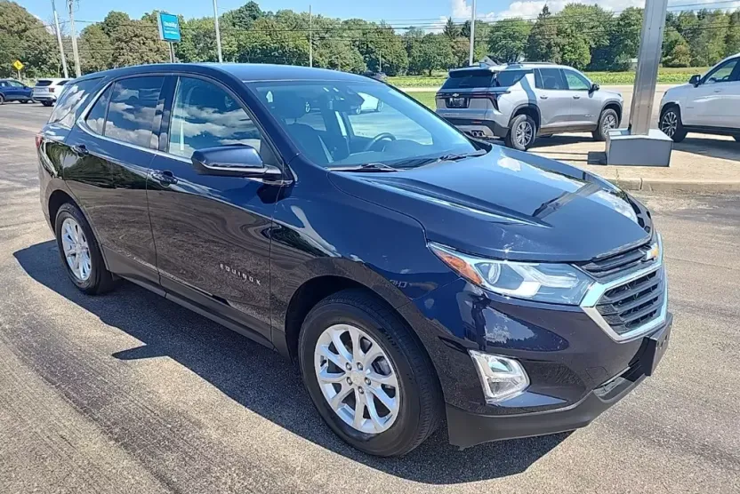 2020 Chevrolet Equinox LT photo 1