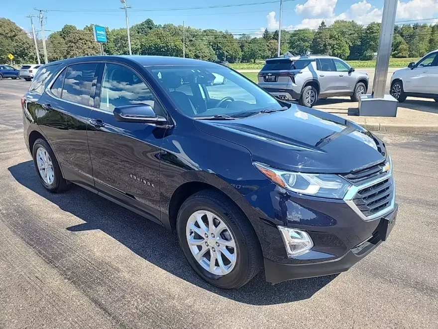 2020 Chevrolet Equinox LT photo 1