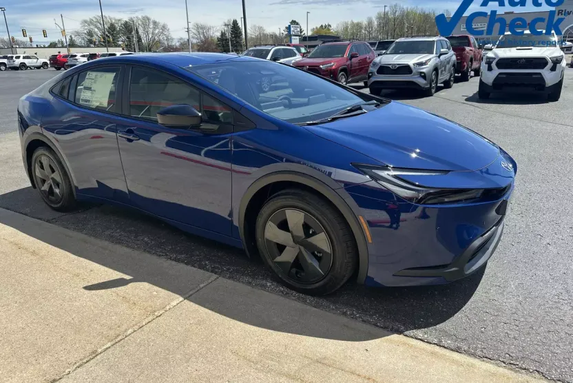 2025 Toyota Prius LE photo 1