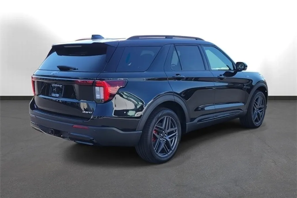 2025 Ford Explorer ST-Line photo 1