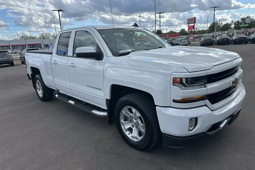 2019 Chevrolet Silverado 1500 LT photo 1