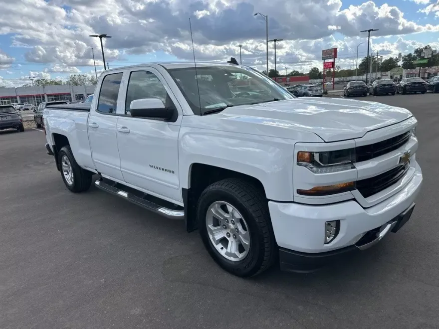 2019 Chevrolet Silverado 1500 LT photo 1