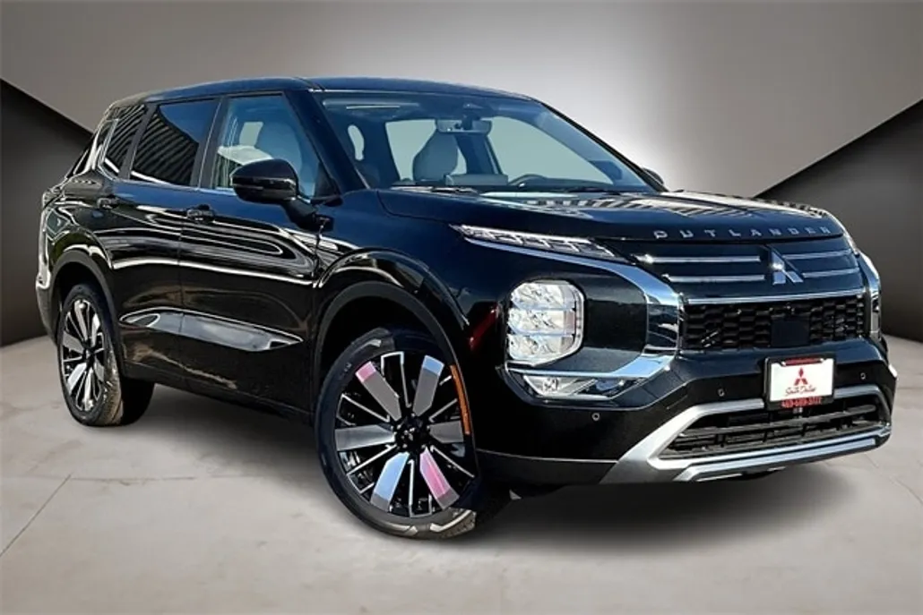 2025 Mitsubishi Outlander SE photo 1