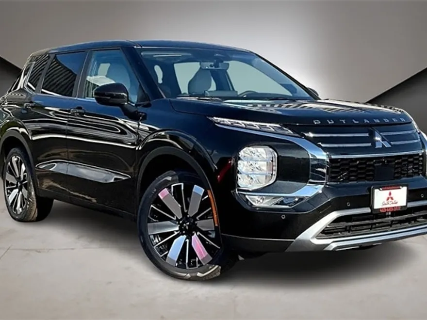 2025 Mitsubishi Outlander SE photo 1