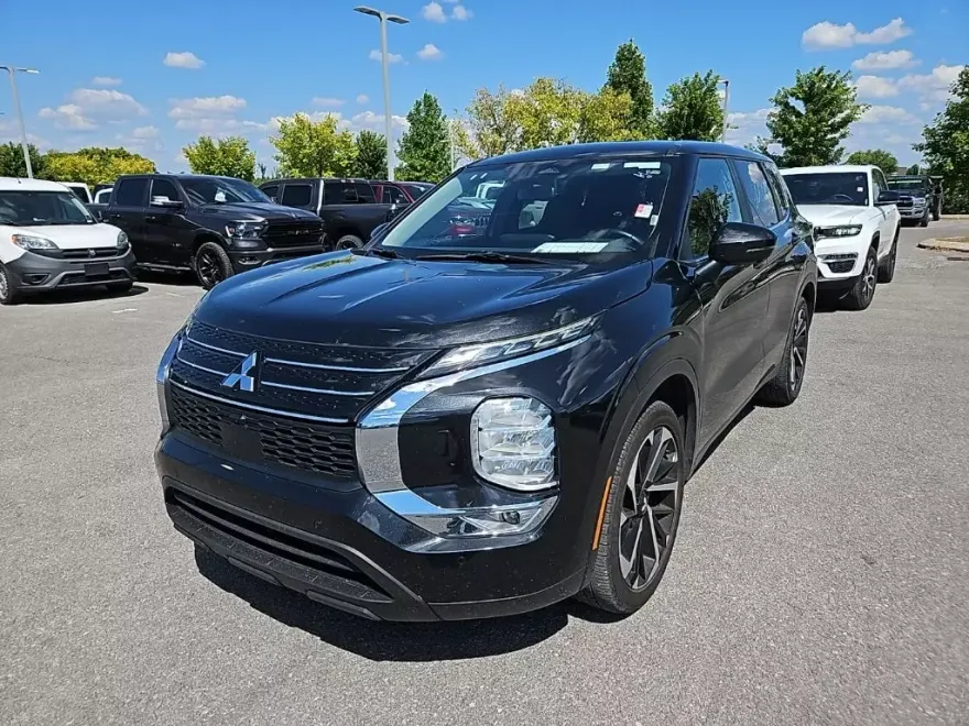 2024 Mitsubishi Outlander SE 2.5 photo 1