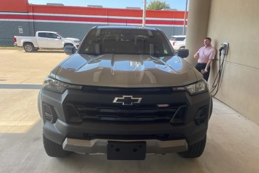 2024 Chevrolet Colorado Trail Boss photo 1
